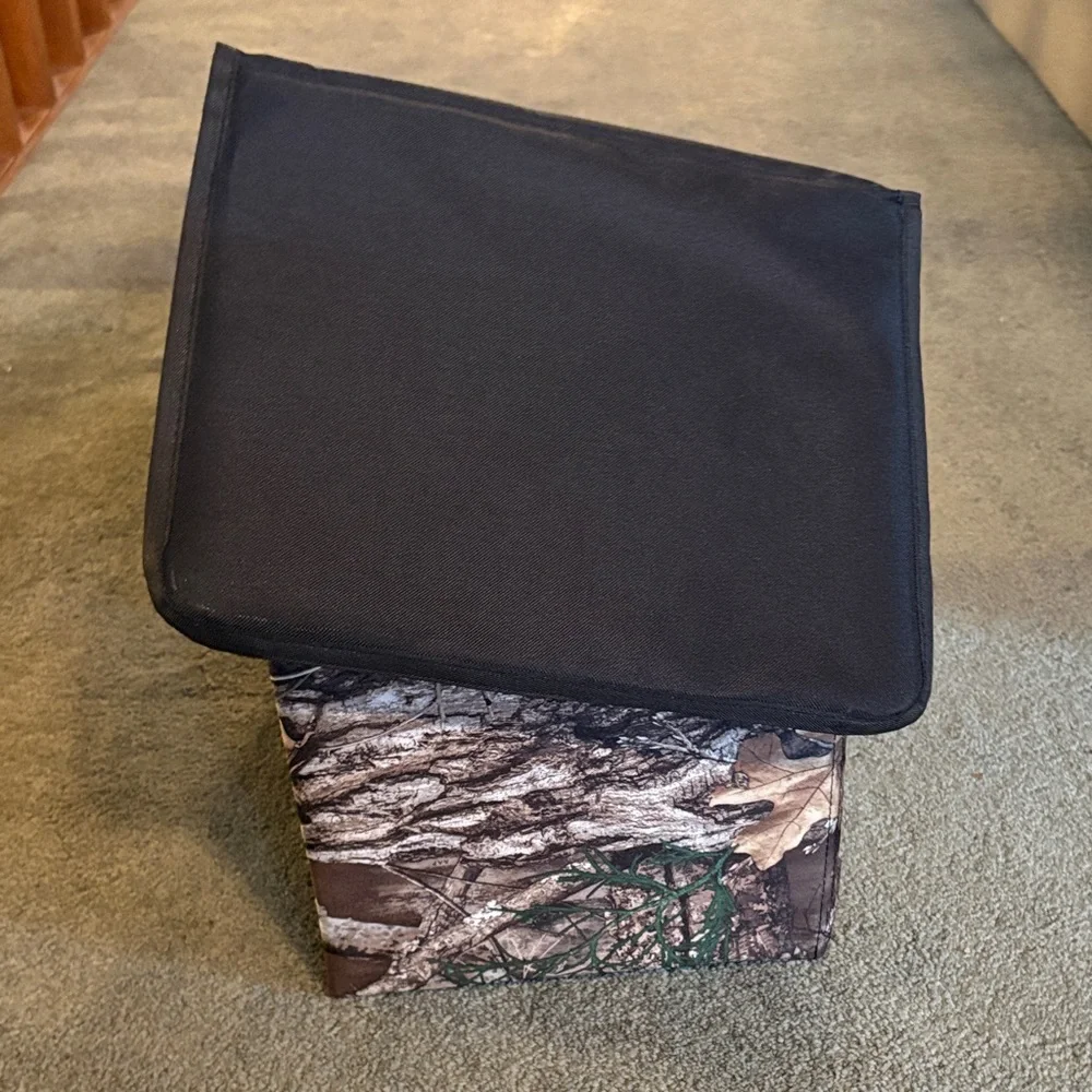 Outdoor Cat Dining Shelter - Black and Brown